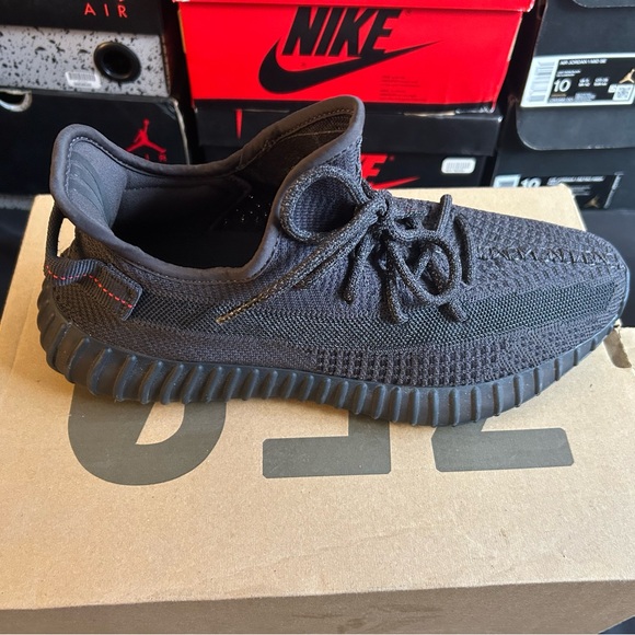 Adidas Yeezy Boost 350 V2 ‘Black Non-Reflective’ Size 9.5
